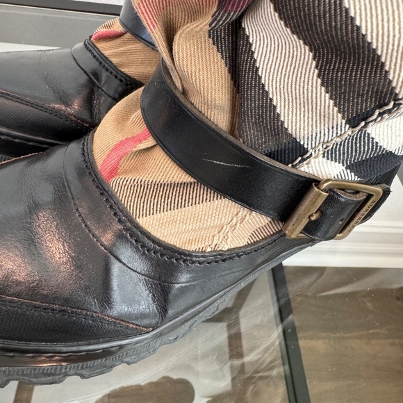 Burberry House Check Shearling Roscemmbra Snow Boots size 37 / 7 - Picture 10 of 16